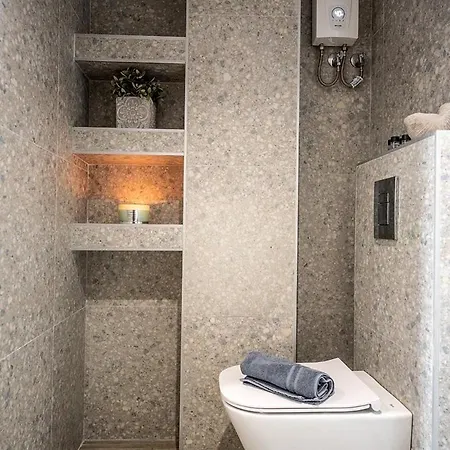 Дом отдыха Fully Renovated Beachfront Loft In Fourka