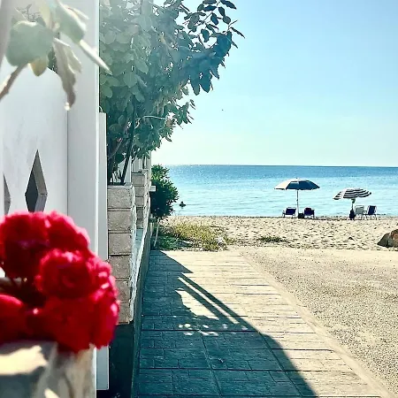 Σπίτι διακοπών Fully Renovated Beachfront Loft In Fourka