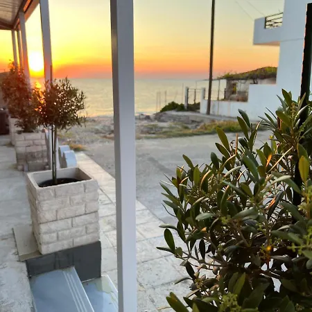 Fully Renovated Beachfront Loft In Fourka